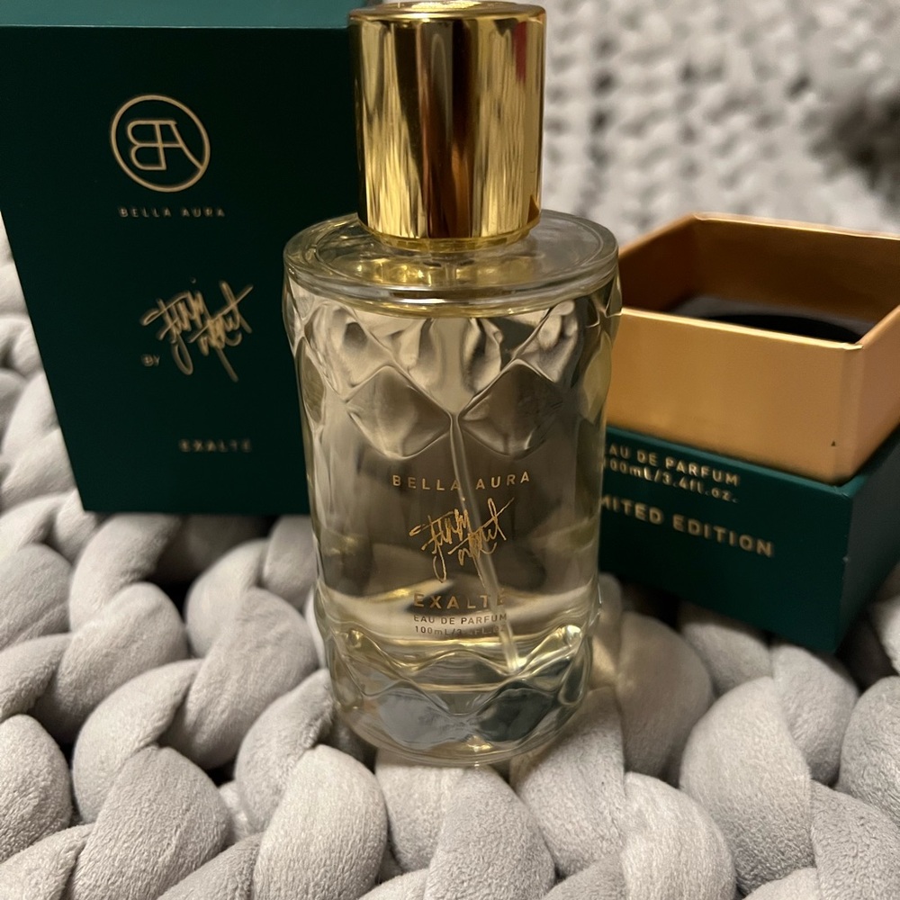 Exalté by Funmi Monet